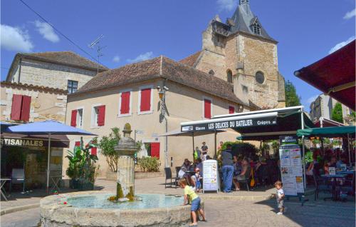 Nice apartment in Bergerac with WiFi and 2 Bedrooms