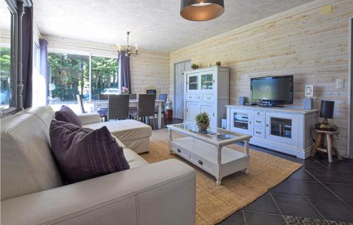Nice apartment in Beuzeville with WiFi and 2 Bedrooms