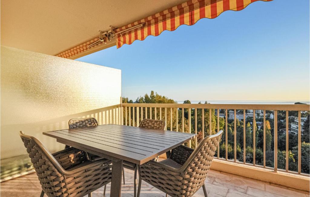 Nice apartment in Cannes with 1 Bedrooms, WiFi and Swimming pool , 06400 Cannes