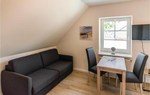 Nice apartment in Emmelsbll-Horsbll with WiFi