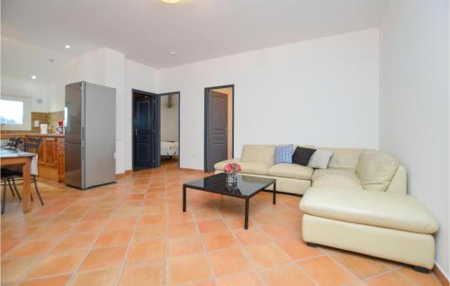 Nice apartment in Ghisonaccia with WiFi and 2 Bedrooms