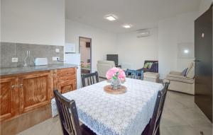 Nice apartment in Ghisonaccia with WiFi and 2 Bedrooms