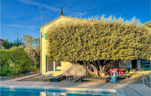 Nice apartment in Ginasservis with Outdoor swimming pool and WiFi
