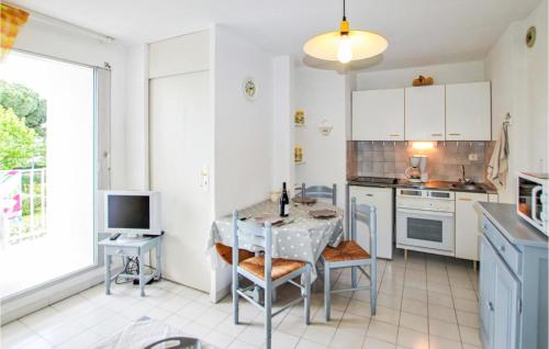Nice apartment in La Grande Motte with 2 Bedrooms and Outdoor swimming pool