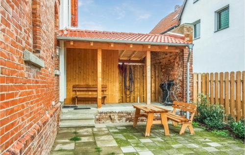 Nice apartment in Lehrte with WiFi and 4 Bedrooms