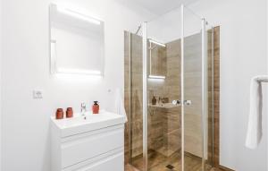 Nice apartment in Lembruch-Dmmer See with 2 Bedrooms, WiFi and Indoor swimming pool
