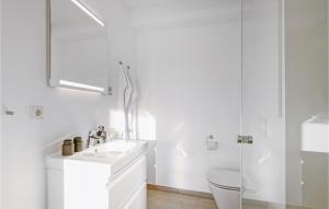 Nice apartment in Lembruch-Dmmer See with WiFi and Indoor swimming pool