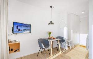 Nice apartment in Lembruch-Dmmer See with WiFi and Indoor swimming pool