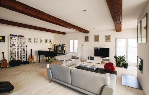 Nice apartment in Montlimar with 3 Bedrooms, Sauna and WiFi