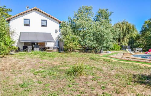 Nice apartment in Mugron with Outdoor swimming pool, 1 Bedrooms and WiFi