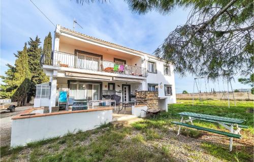 Nice apartment in Nissan-lez-Enserune with 3 Bedrooms and WiFi