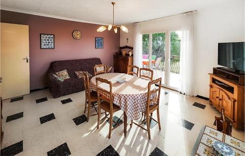 Nice apartment in Nissan-lez-Enserune with 3 Bedrooms and WiFi