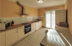 Nice apartment in Nissan-lez-Enserune with 3 Bedrooms and WiFi