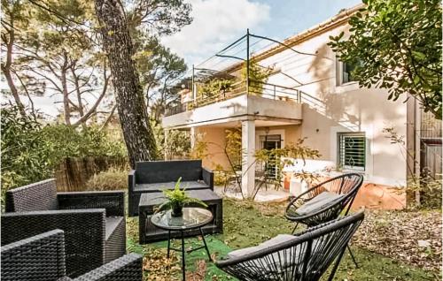 Nice apartment in Nmes with 2 Bedrooms and WiFi