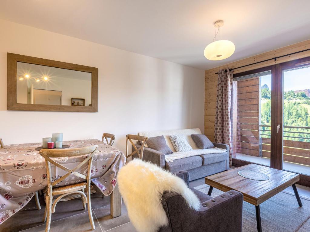 Nice apartment in Nyons with Outdoor swimming pool and 1 Bedrooms