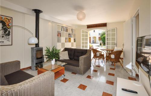 Nice apartment in Saint Andr with 2 Bedrooms, WiFi and Outdoor swimming pool