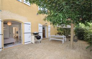 Nice apartment in Saint Andr with 2 Bedrooms, WiFi and Outdoor swimming pool