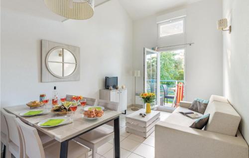 Nice apartment in Saint Palais Sur Mer with 2 Bedrooms, WiFi and Outdoor swimming pool