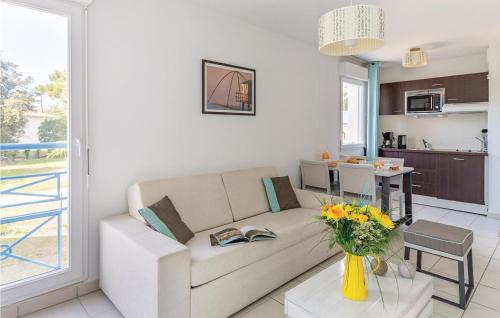 Nice apartment in Saint Palais Sur Mer with 2 Bedrooms, WiFi and Outdoor swimming pool