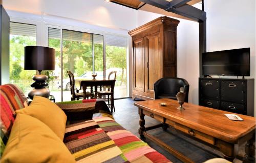 Nice apartment in Saint-Privat-des-Vieux with WiFi and 1 Bedrooms