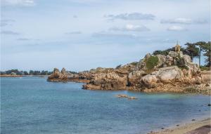 Nice apartment in Treguier with 2 Bedrooms and WiFi
