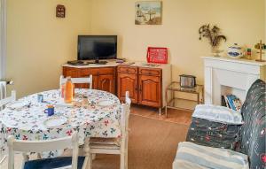 Nice apartment in Vild-la-Marine, Hirel with 1 Bedrooms