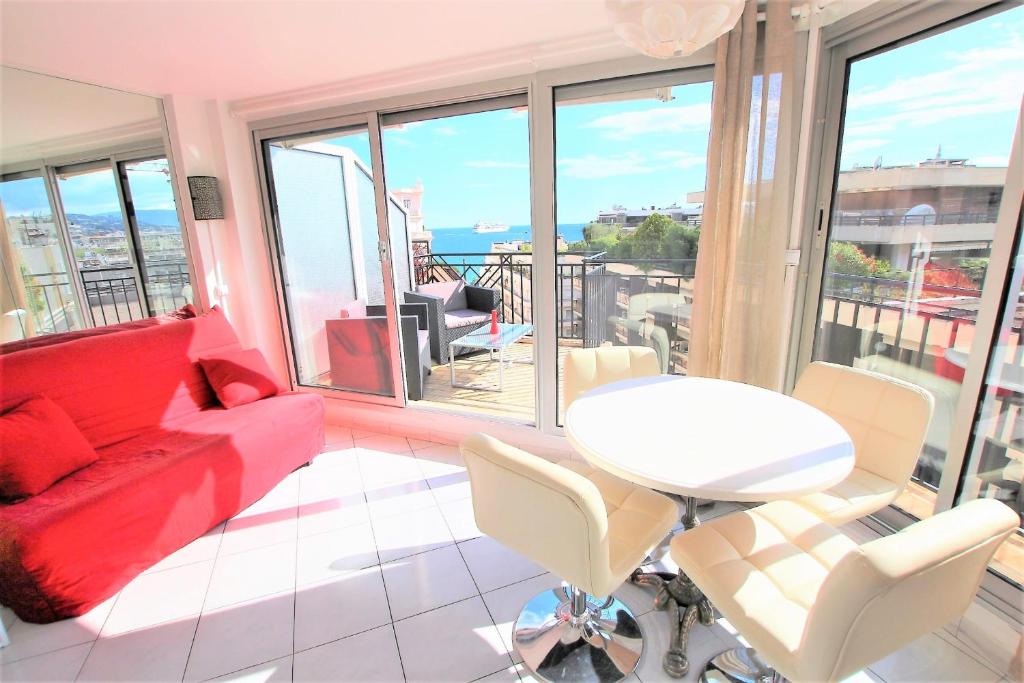 Appartement Nice apartment last floor with terrace and clear view on the sea 21 Rue Pasteur 06400 Cannes