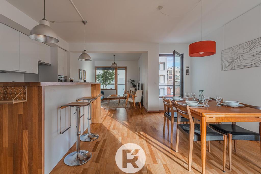 Nice apartment with balcony very close to the city center