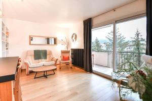 Nice apartment with balcony very close to the city center
