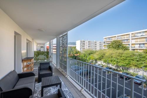 Nice Apartment with Terrace and Garage near the Beaches