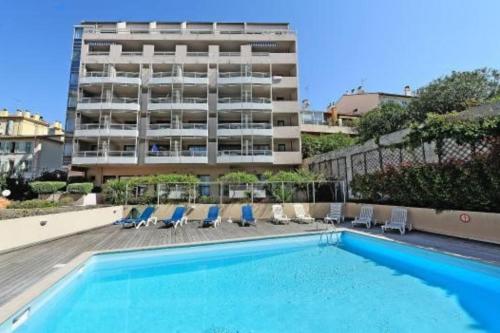 Nice Apt For 4 In Cannes