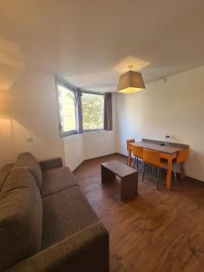 Nice Apt For 4 In Cannes