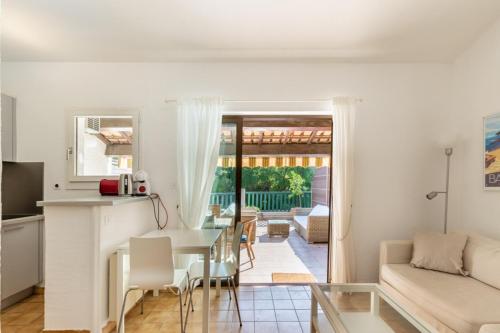 Nice Apt For 4 With Terrace And Pool