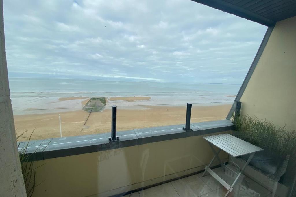 Nice apt with BALCONY and VIEW on the BEACH 4 Av. du Maréchal Foch, 14390 Cabourg