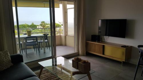Nice: Bel Appartement Vue Mer avec Grande Terrasse