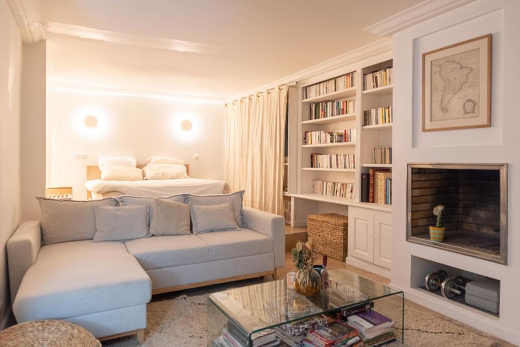 Nice bright love nest near the center of Paris 65 Rue des Gravilliers, 75003 Paris