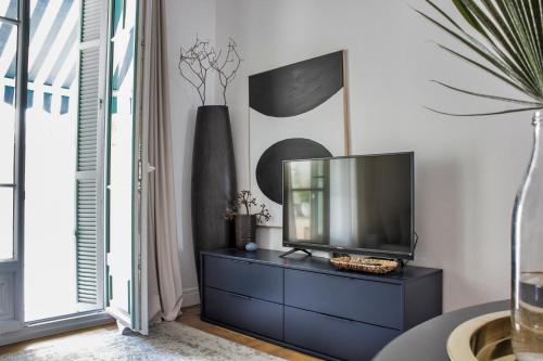 Nice center apartment, 2 bedrooms, A/C, 7 min to the sea by foot