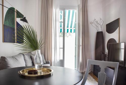 Nice center apartment, 2 bedrooms, A/C, 7 min to the sea by foot
