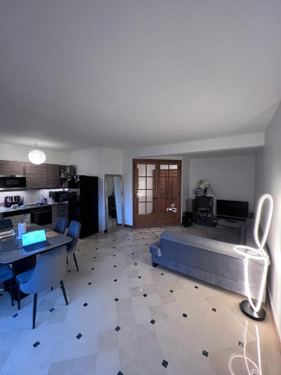 NICE City-Center 80m to the SEA / BEACH