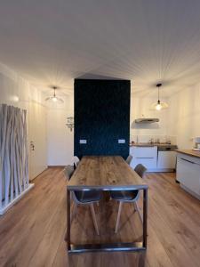 Nice cosy cocoon with terrace near the sea