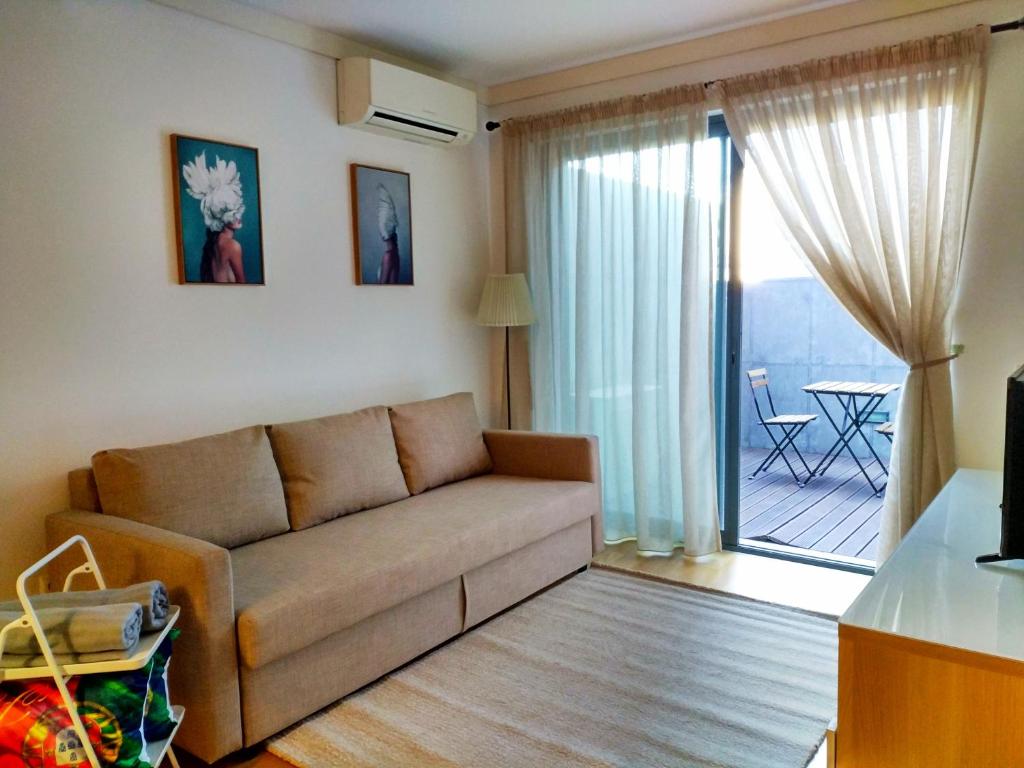 Nice duplex apartment with free pool and garage Avenida Engenheiro Duarte Pacheco 5,Piso Int Letra E, 1070-100 Lisbonne