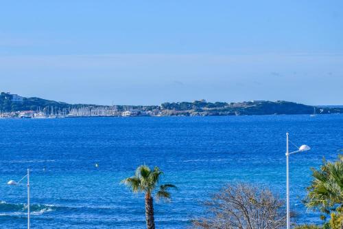 Nice duplex flat with seaview loggia and pool in Six-Fours - Welkeys