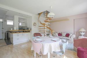 Nice Duplex Near The Beach