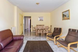 Nice flat w balcony and garage in Nice 5 min to the station - Welkeys