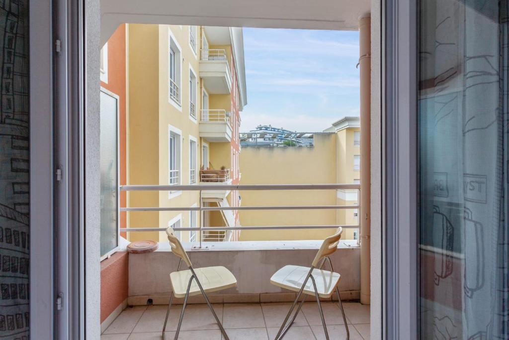 Appartement Nice flat with balcony 2 min from the beach - Welkeys 230 Avenue de la Californie 06200 Nice