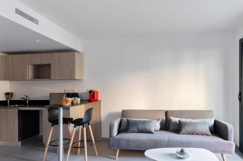 Nice flat with balcony and parking nearby Croisette in Cannes - Welkeys
