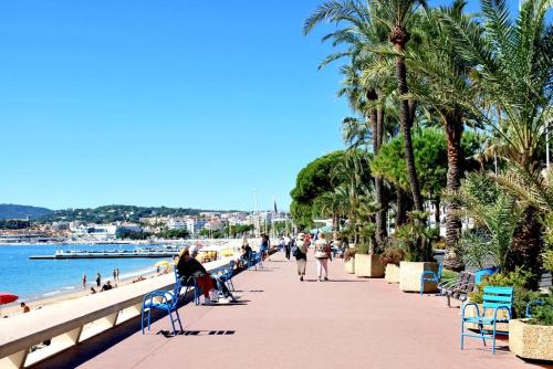 NICE FLAT WITH GARDENS 10 MNS CROISETT