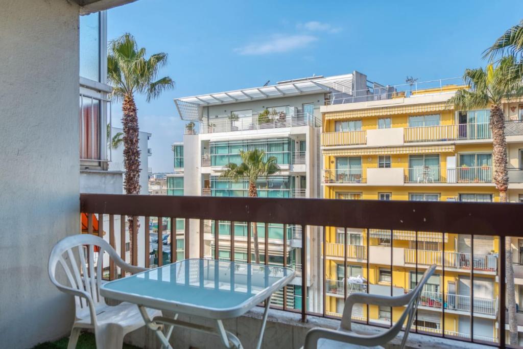 Appartement Nice flat with terrace and parking at the heart of Cagnes-sur-Mer - Welkeys 47 boulevard Maréchal Juin 06800 Cagnes-sur-Mer