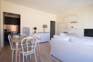 Appartement Nice flat with terrace in La Rochelle city-centre - Welkeys 32 rue Albert Ier 17000 La Rochelle -1