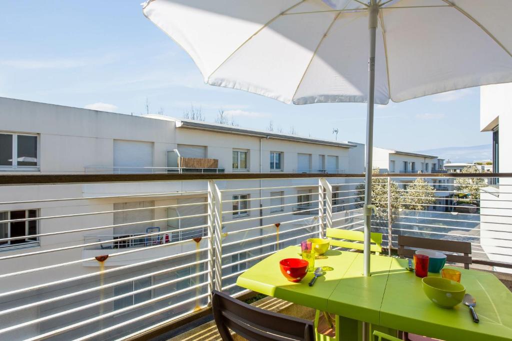 Appartement Nice flat with terrace & parking close to beaches in La Rochelle - Welkeys 27 Avenue des Amériques 17000 La Rochelle